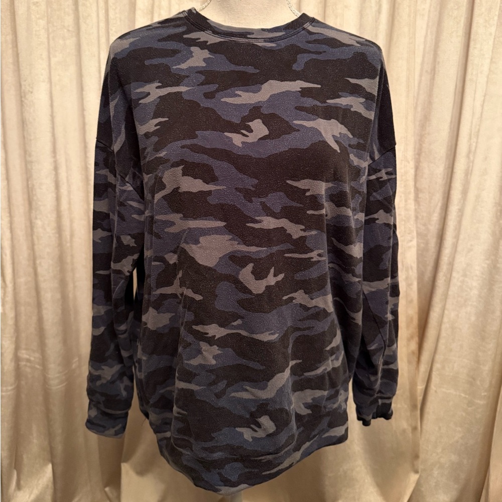 Athleta blue camo soft shirt